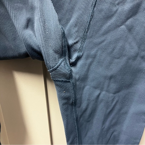 ⬇️$35 Abercrombie & Fitch blue leggings size L - Picture 4 of 5